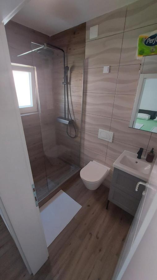 Apartmani Mlinar - Two Bedroom Apartment With Seaview Grebaštica Exteriör bild
