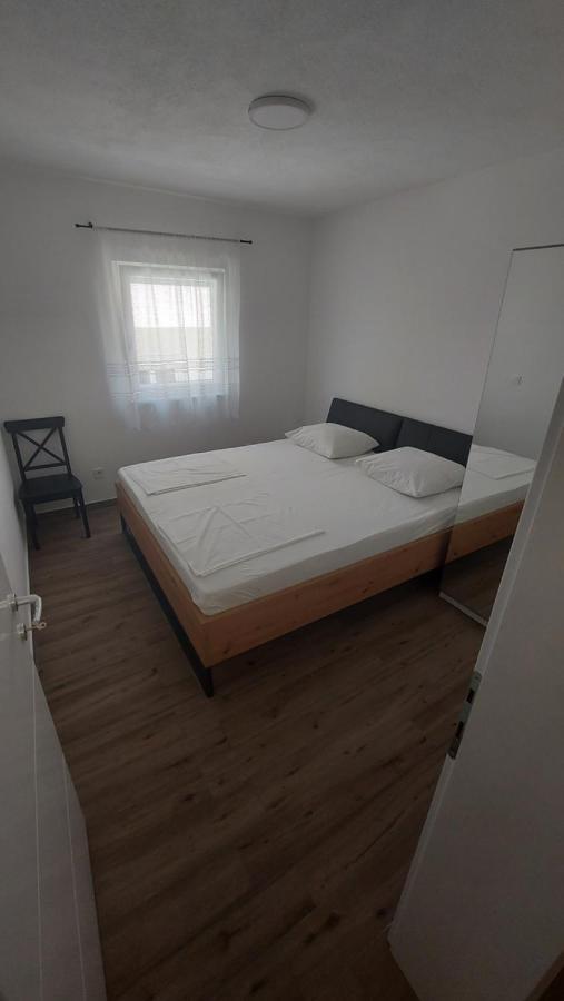 Apartmani Mlinar - Two Bedroom Apartment With Seaview Grebaštica Exteriör bild