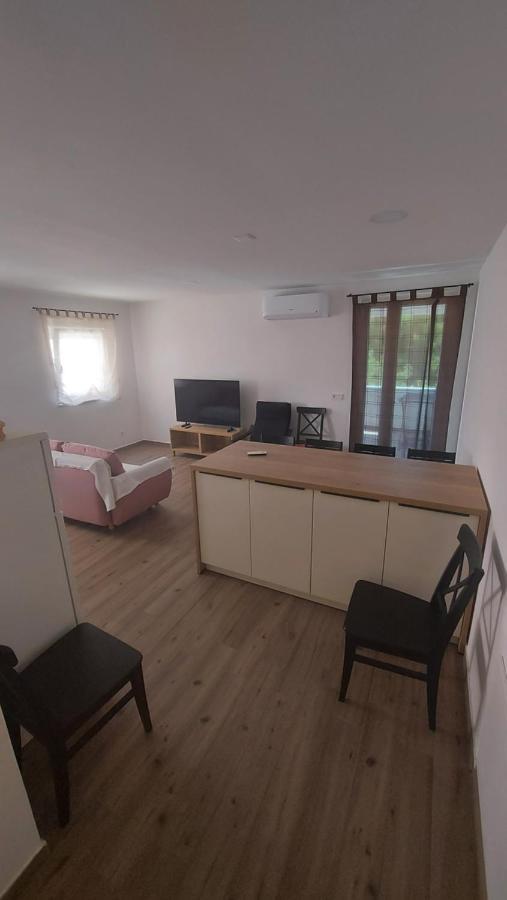 Apartmani Mlinar - Two Bedroom Apartment With Seaview Grebaštica Exteriör bild