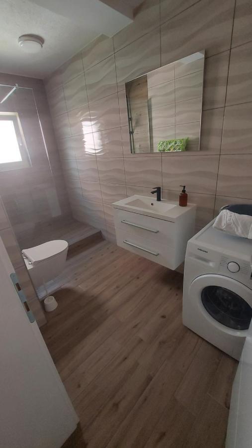 Apartmani Mlinar - Two Bedroom Apartment With Seaview Grebaštica Exteriör bild
