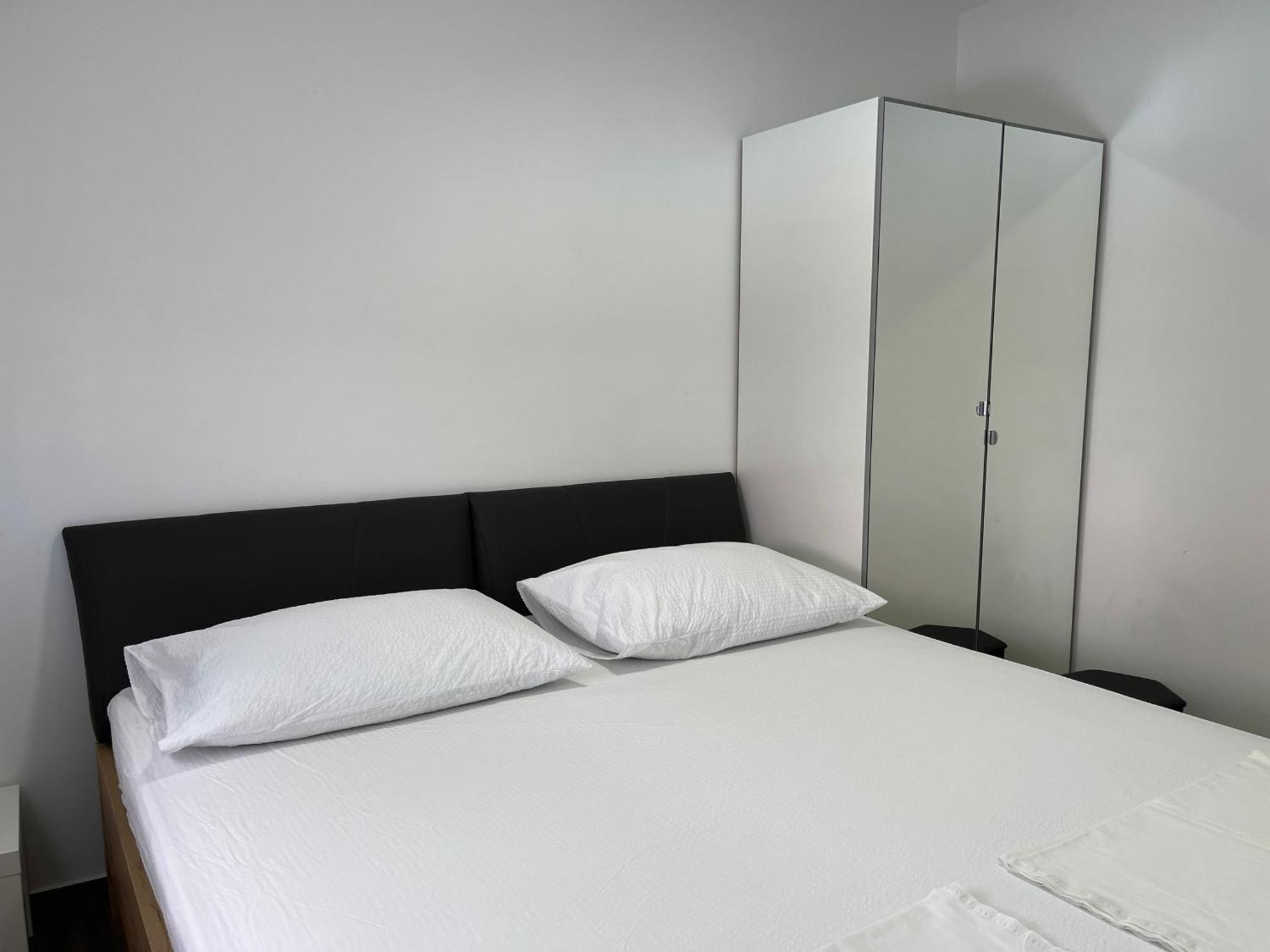 Apartmani Mlinar - Two Bedroom Apartment With Seaview Grebaštica Exteriör bild