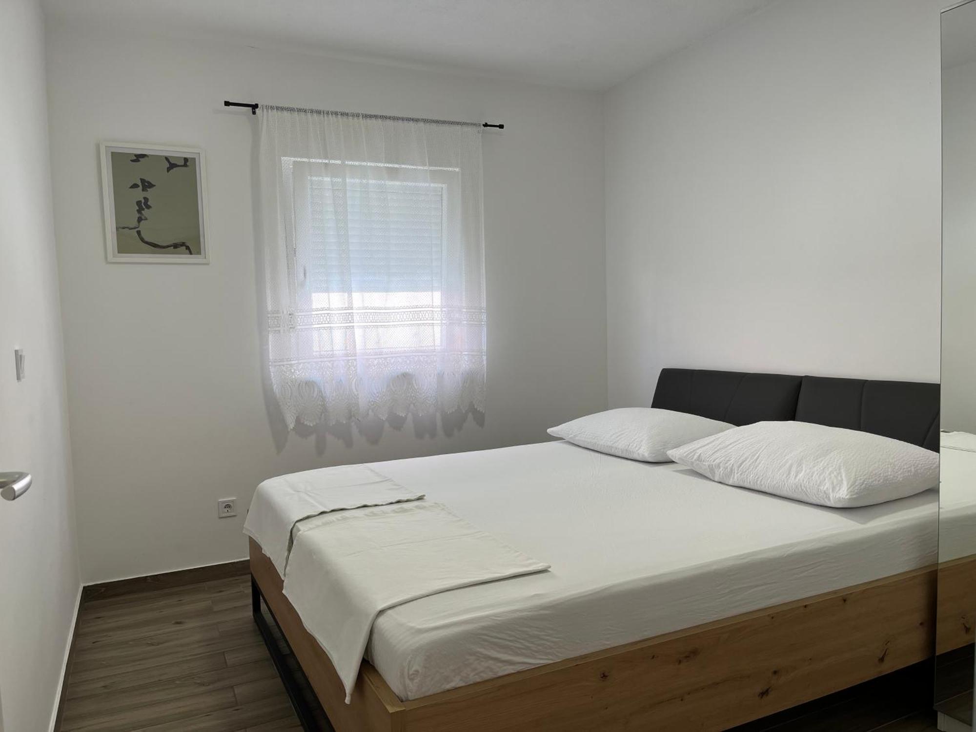 Apartmani Mlinar - Two Bedroom Apartment With Seaview Grebaštica Exteriör bild
