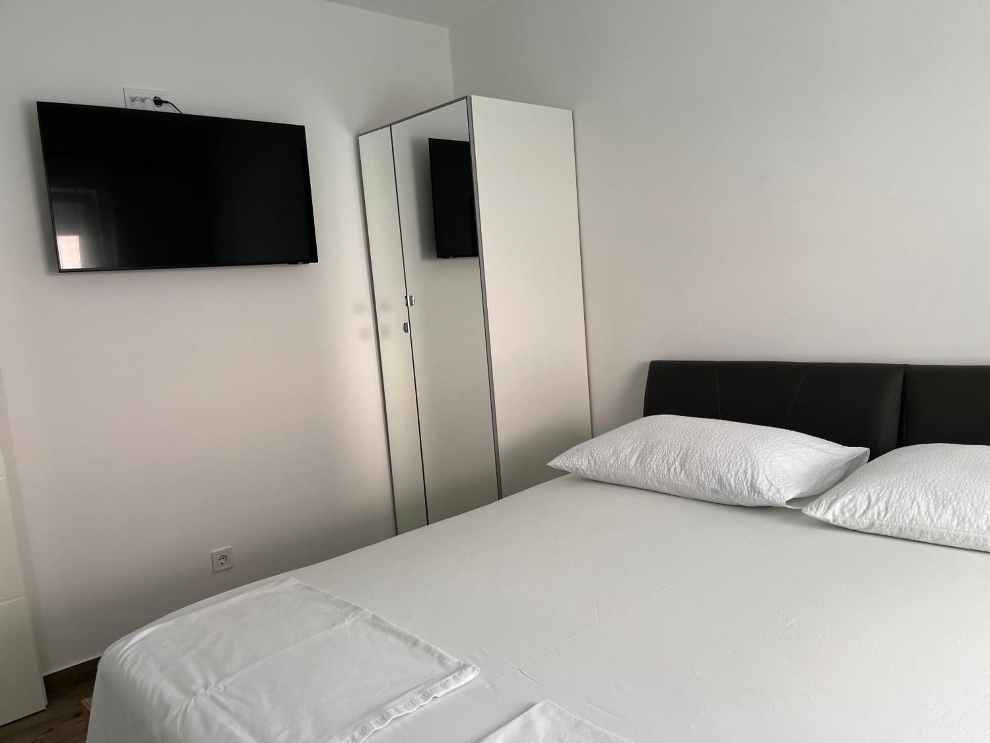 Apartmani Mlinar - Two Bedroom Apartment With Seaview Grebaštica Exteriör bild